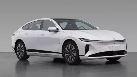 У Changan появится ещё один электромобиль. Это прямой конкурент Tesla Model 3.